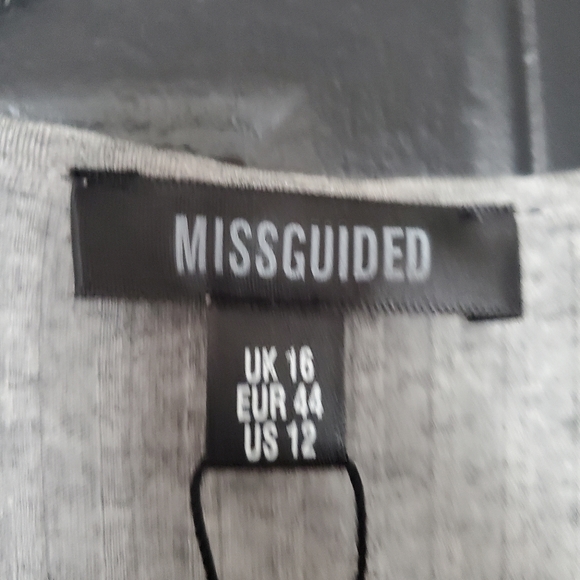 Dress - Picture 3 of 7